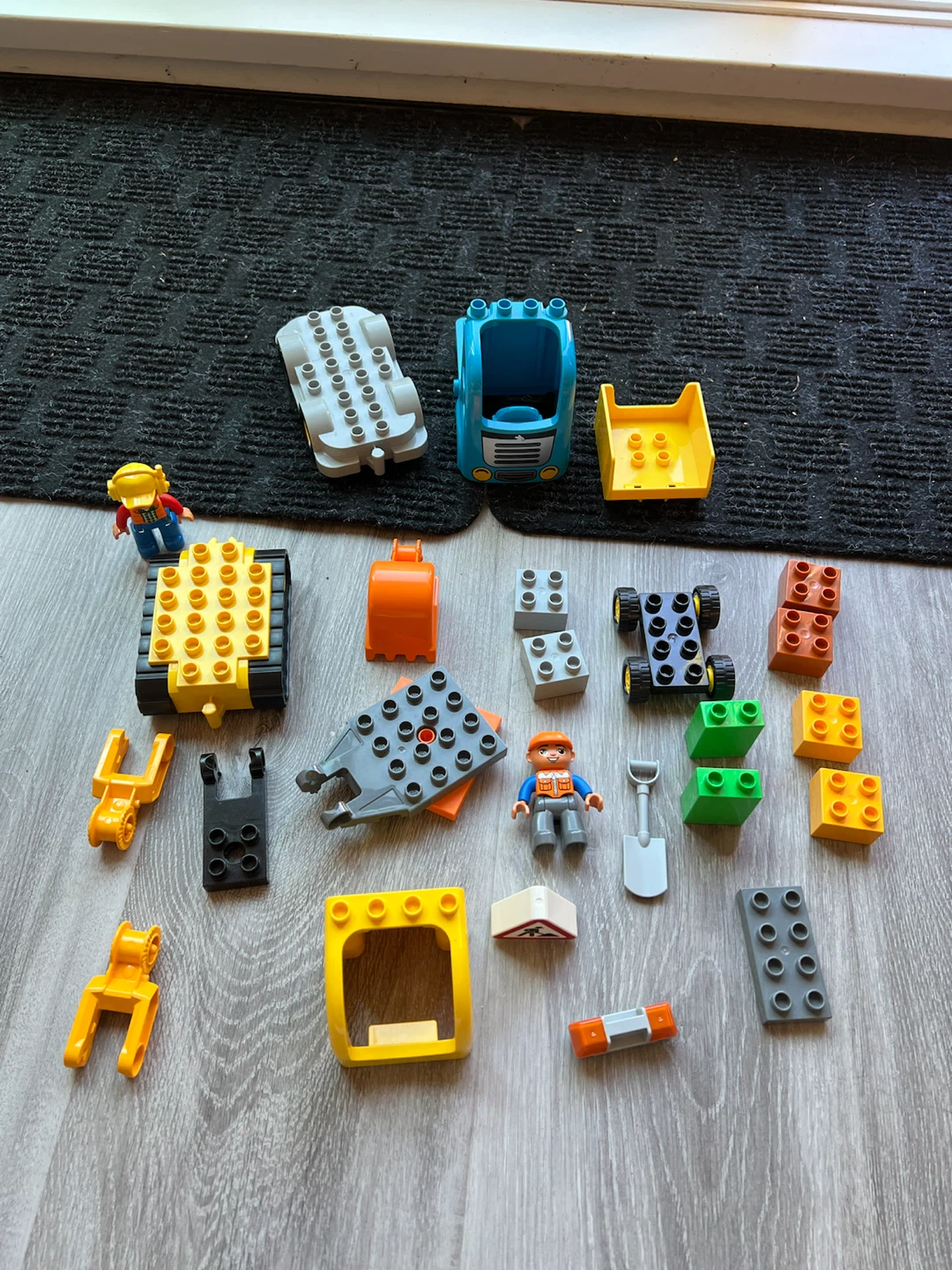 LEGO Duplo Truck and Tracked Excavator 10812 - photo 2