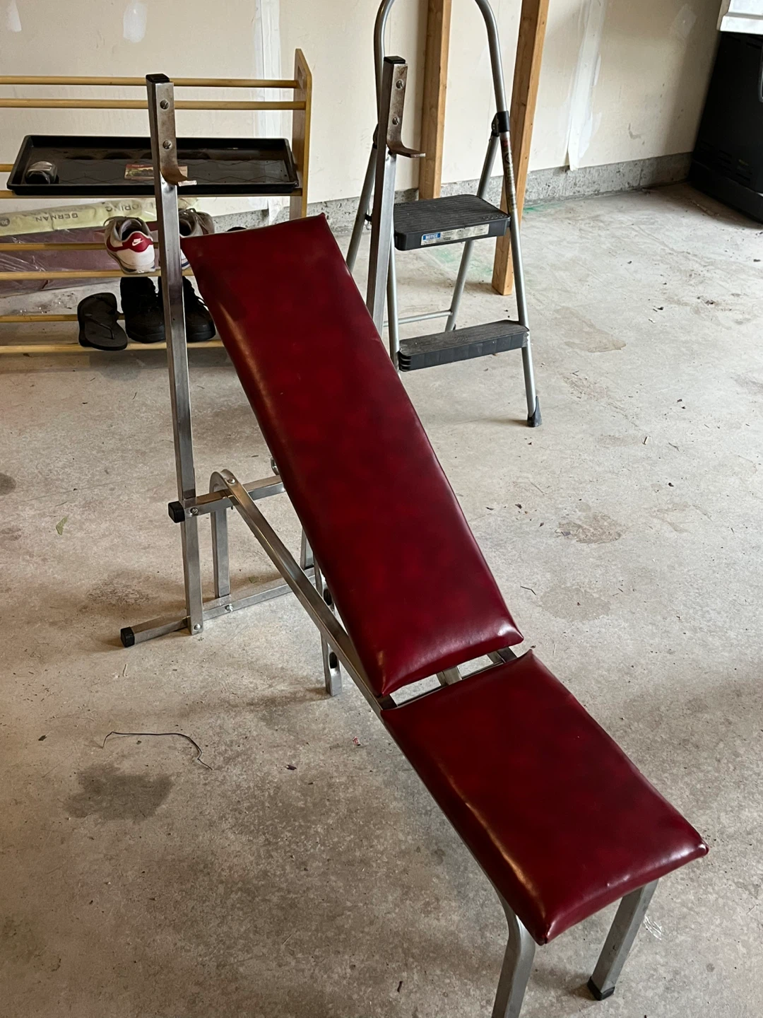 Adjustable weight bench