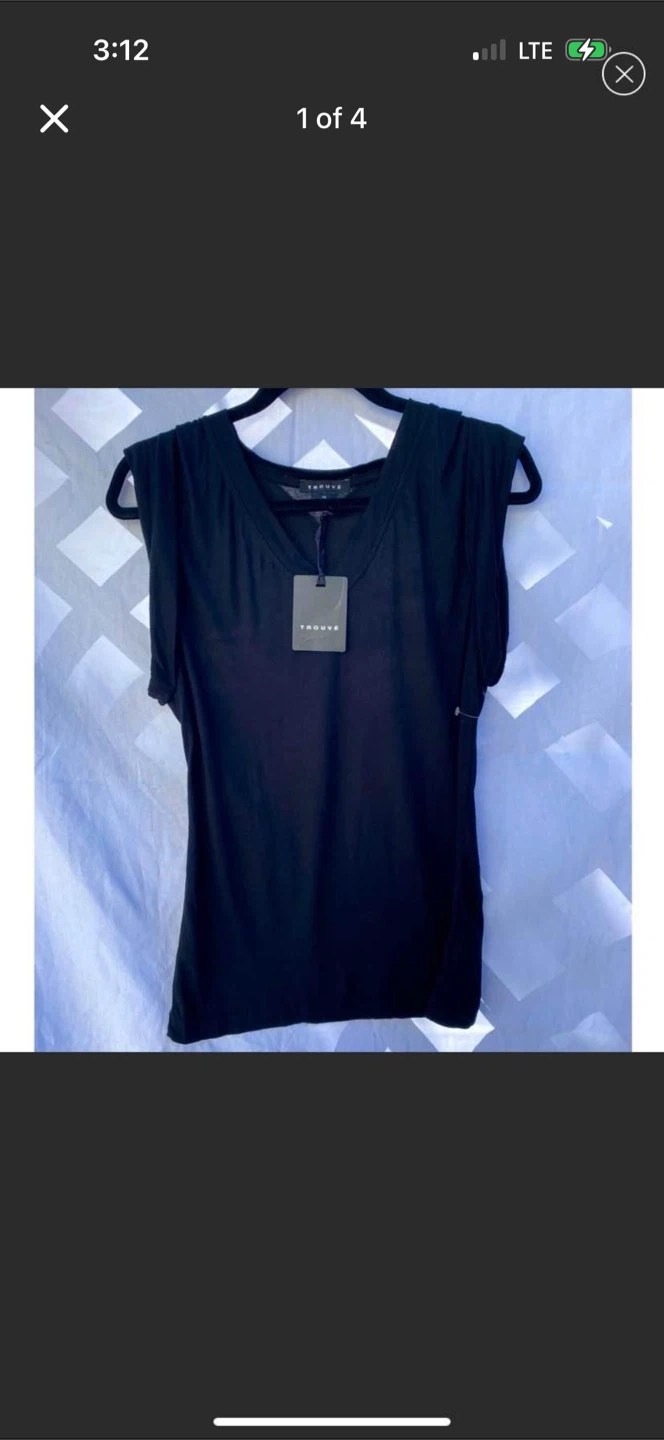 Woman’s New XS Trouve V-neck top