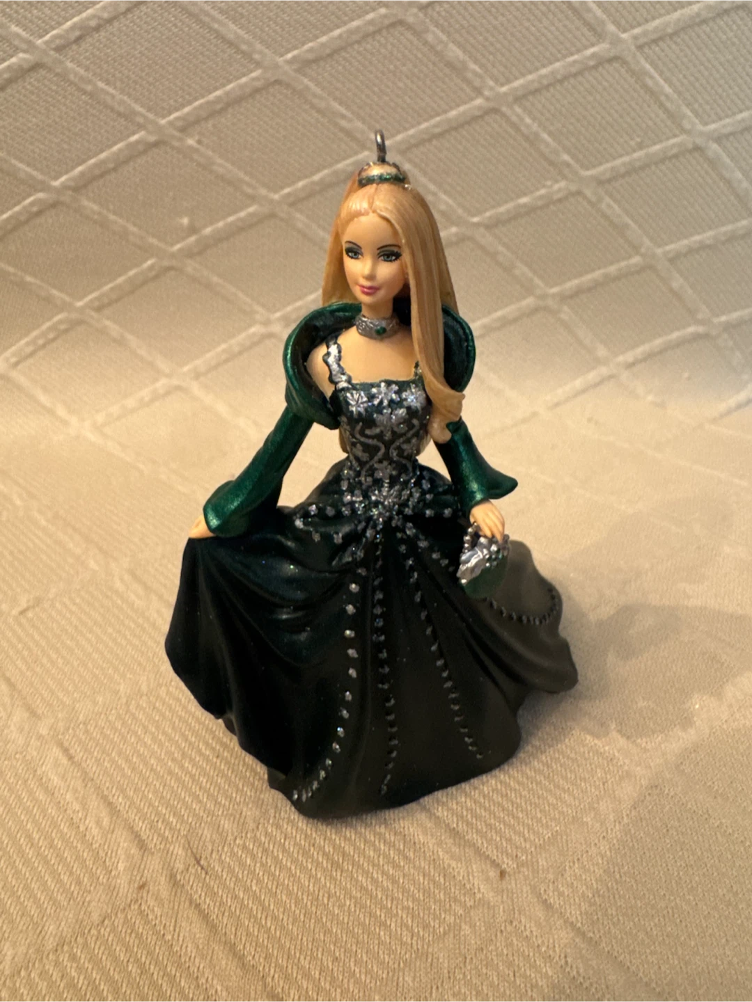 Hallmark Keepsake Celebration Barbie Ornament 2004 - photo 2