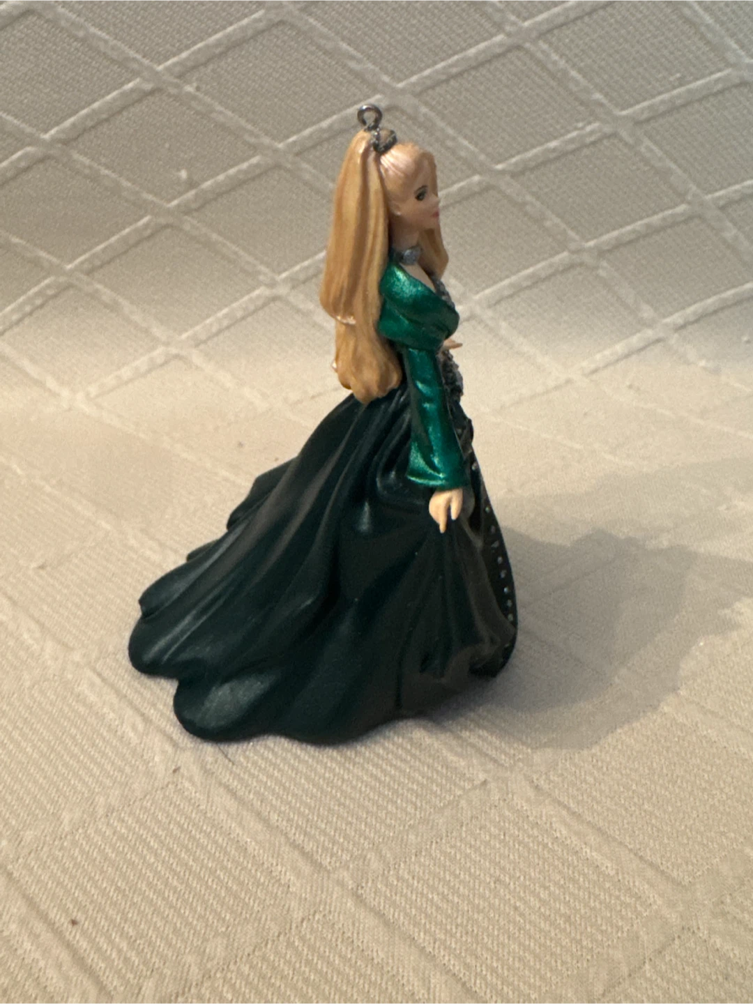 Hallmark Keepsake Celebration Barbie Ornament 2004 - photo 5