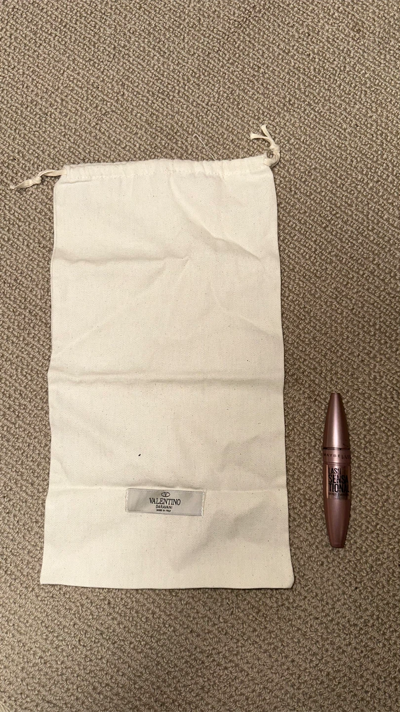Pair of Valentino Garavani Dust Bag - photo 2
