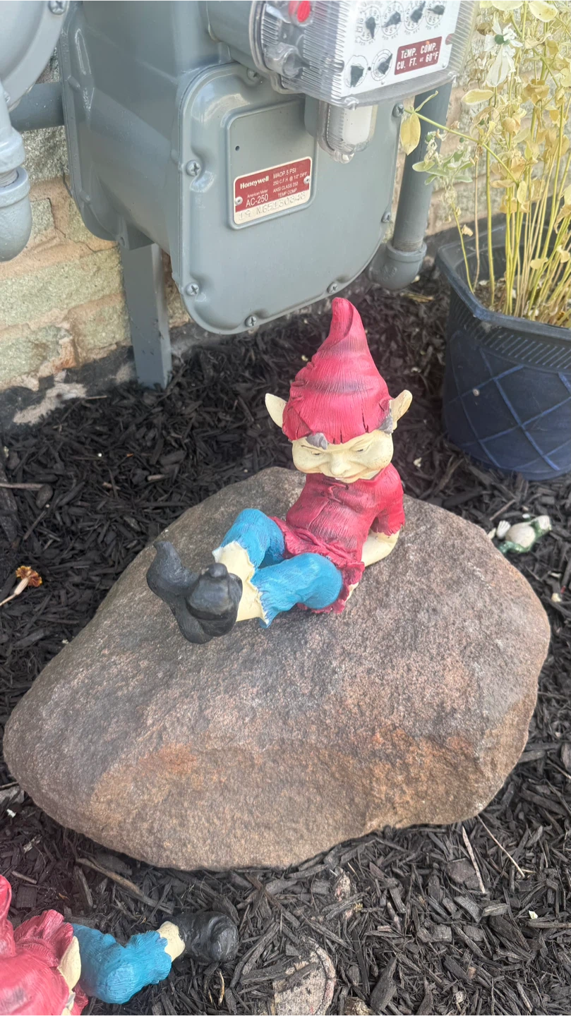 Garden Gnome Figurines - 2 Pack - photo 3