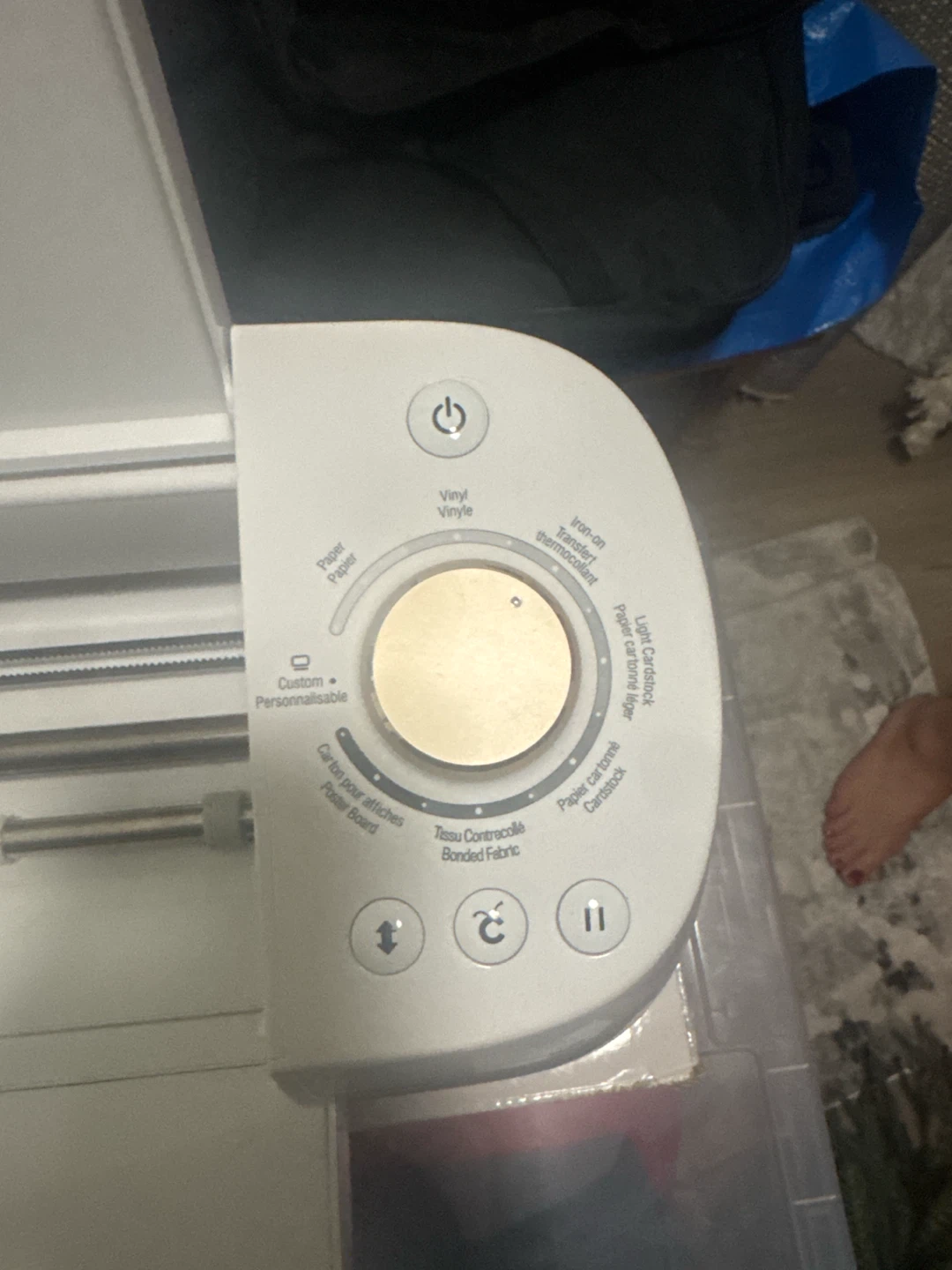 Cricut Explore Air 2 White + material and vinyl. - photo 3