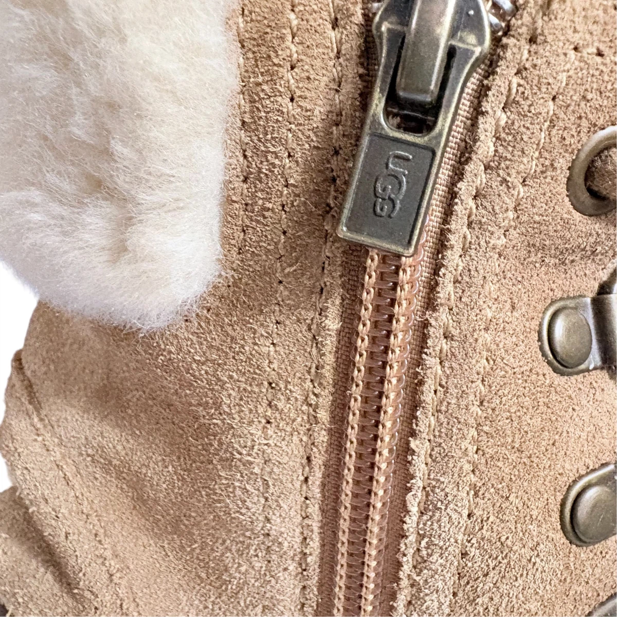 UGG Tan Suede Boots for Kids size 2 - photo 5