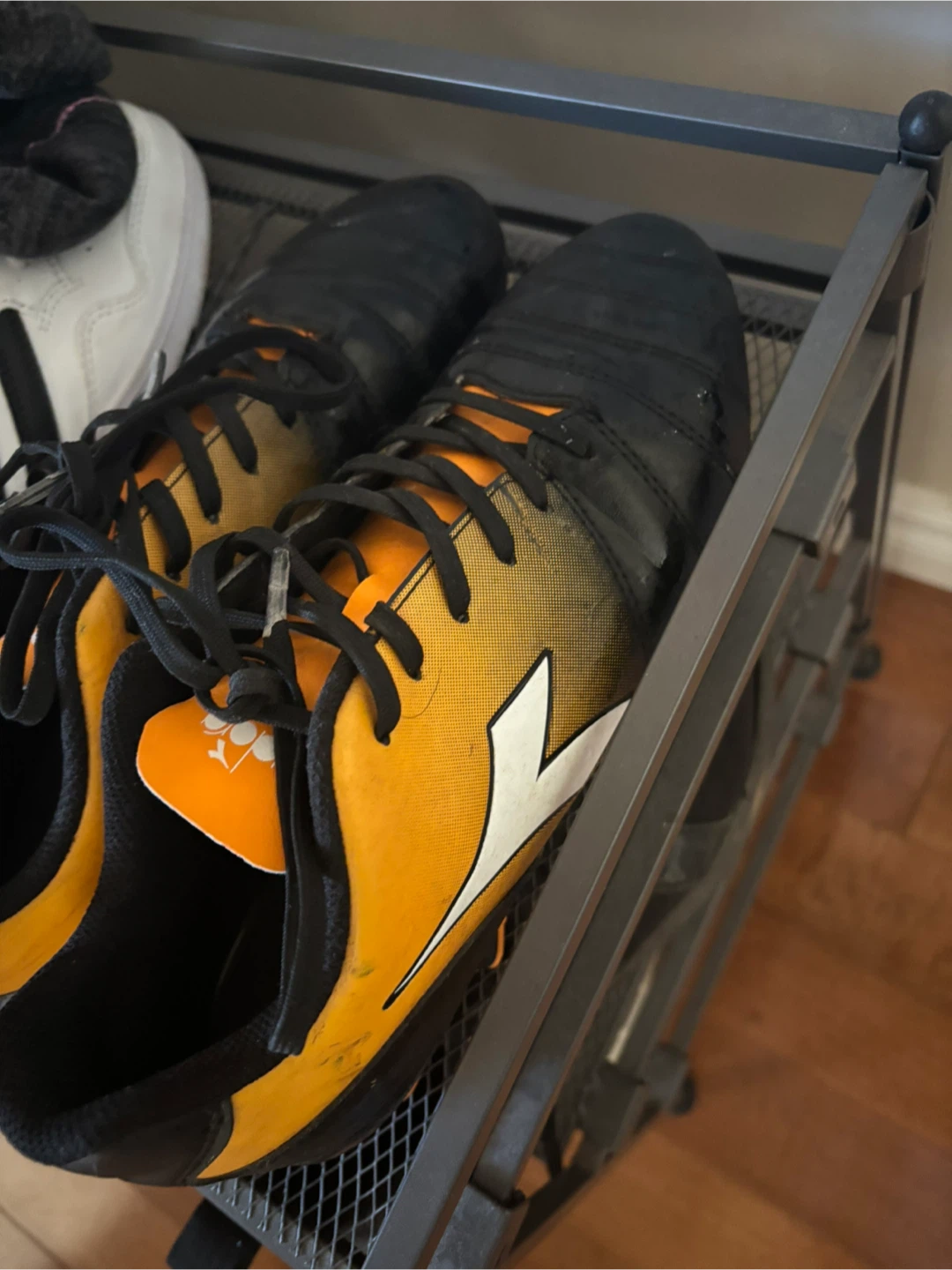 Diadora Soccer Cleats- Black/Orange/White (Size 7) - photo 4