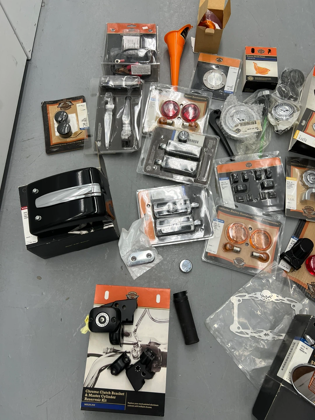 Harley-Davidson Motorcycle Parts and Accessories Collection - photo 2