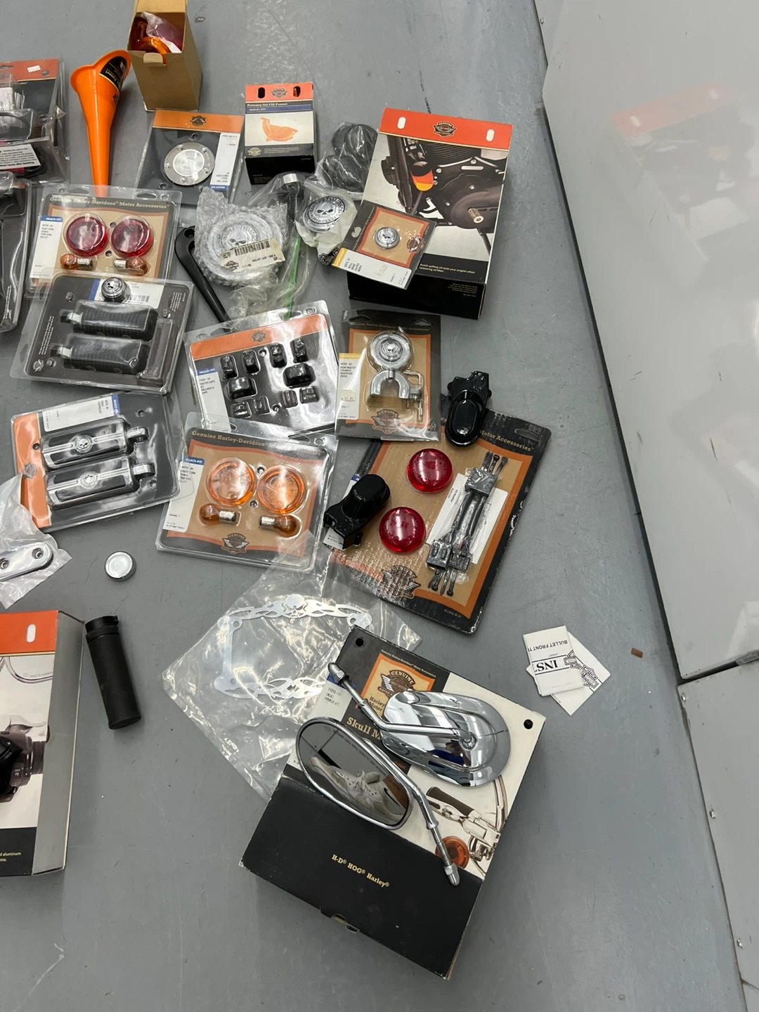 Harley-Davidson Motorcycle Parts and Accessories Collection - photo 3