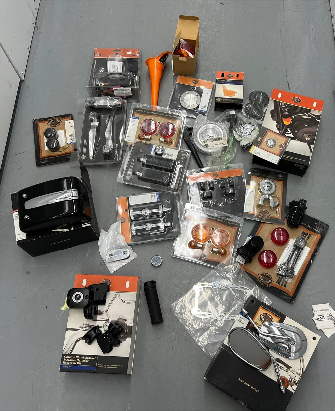 Harley-Davidson Motorcycle Parts and Accessories Collection - photo 4