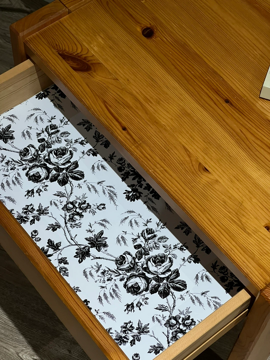 Vintage Solid Pine Nightstand / End Table - photo 2