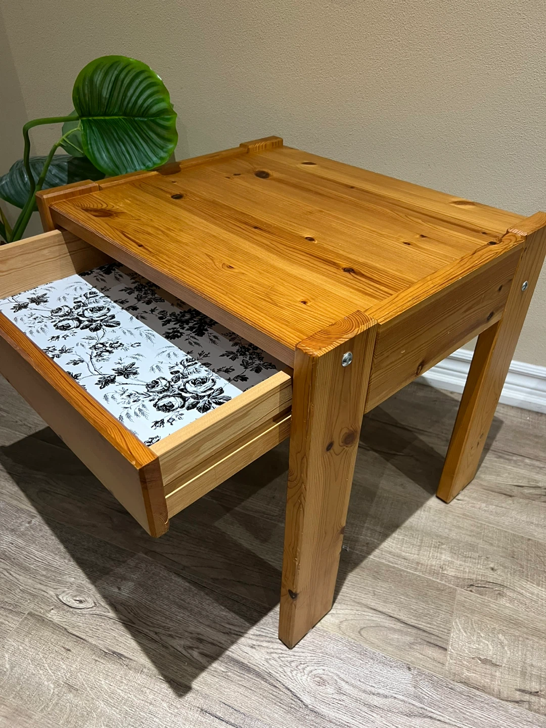 Vintage Solid Pine Nightstand / End Table - photo 3