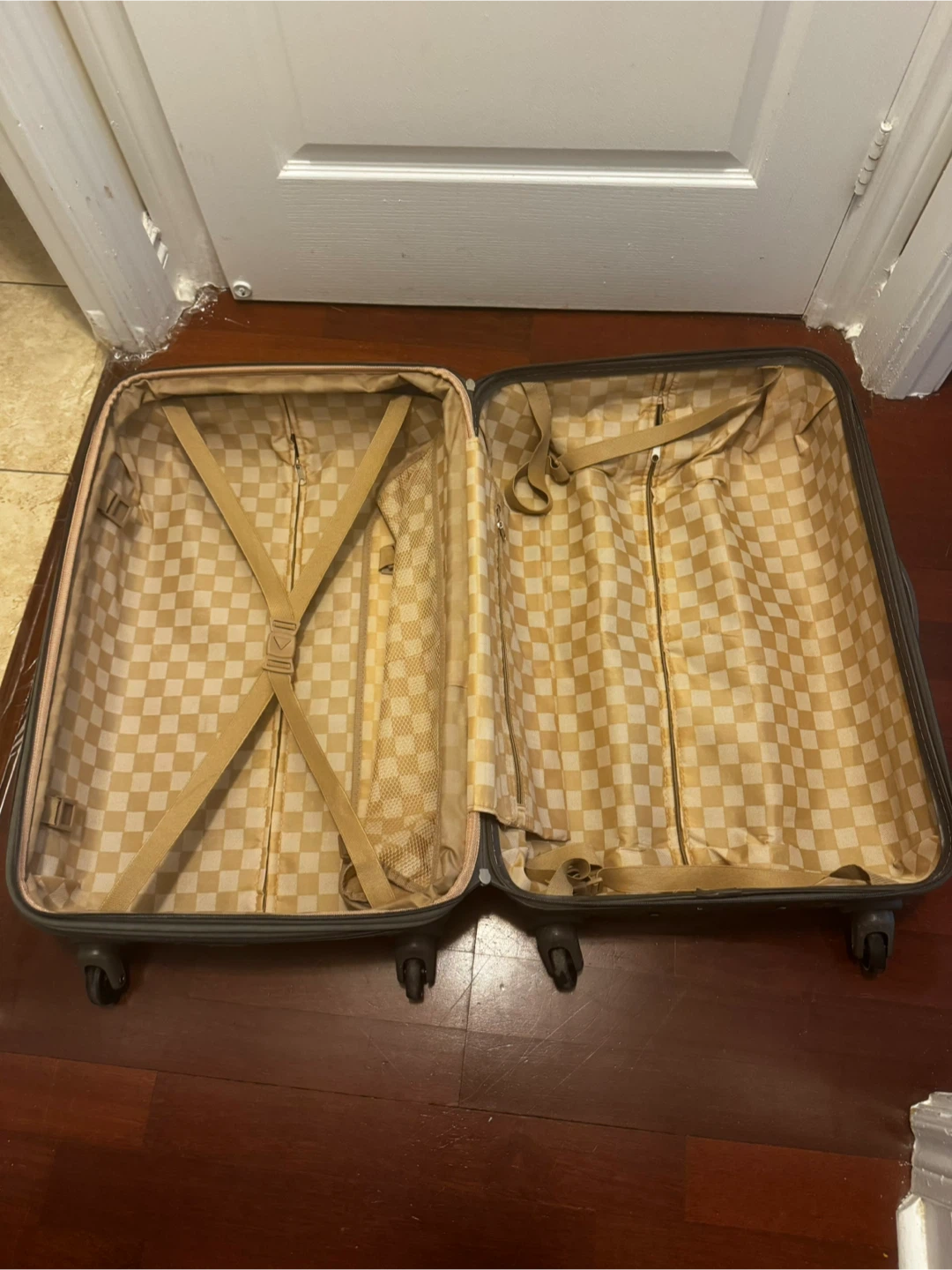 Grey Hardshell Spinner Suitcase - photo 3