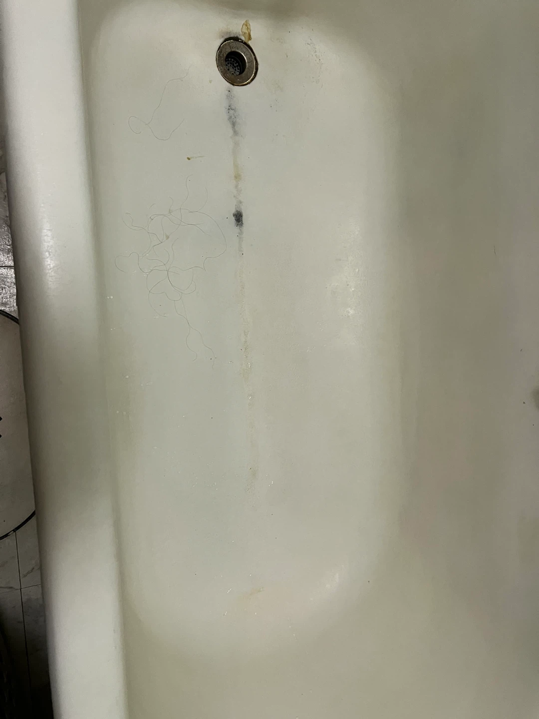 Classic White Clawfoot Bathtub in great condition - photo 2