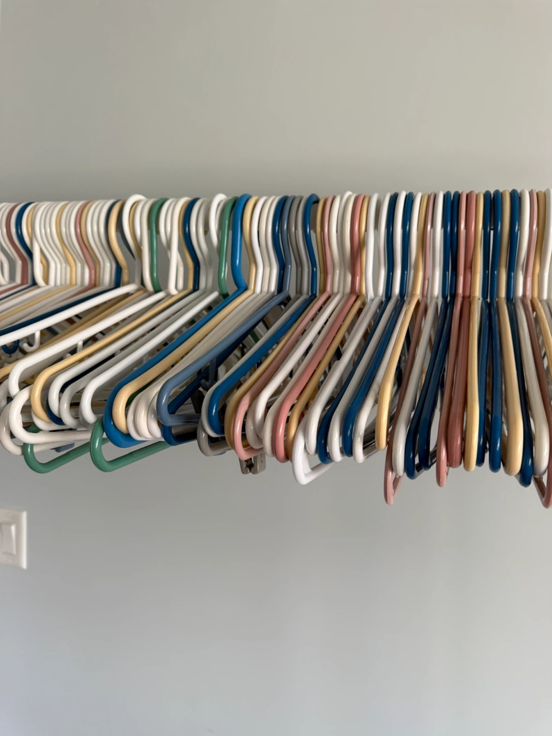 Plastic Clothes Hangers - photo 2