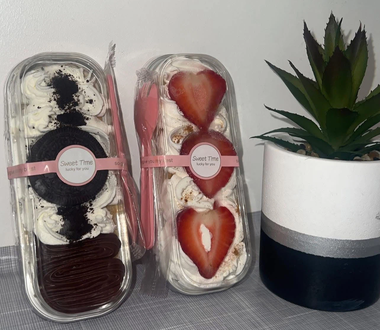 Sweet Time Desserts - Strawberry & Oreo Cakes