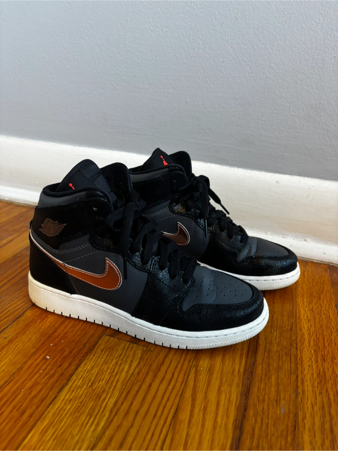 Air Jordan 1 Retro High "Bronze Medal" sneakers - 5Y
