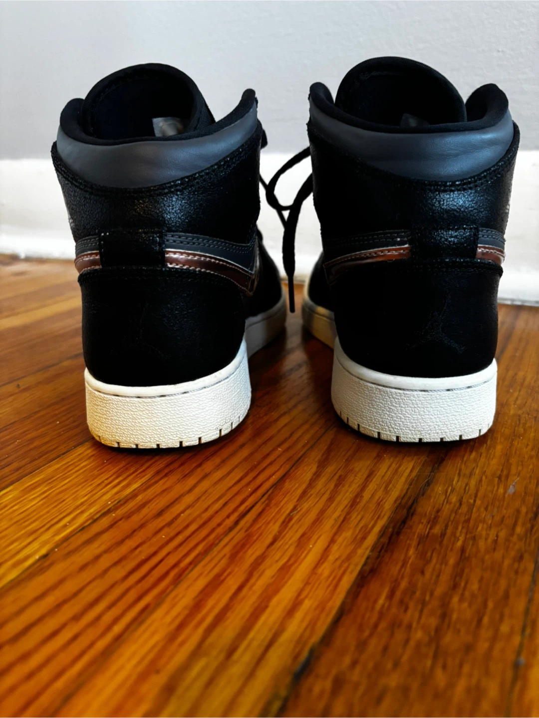 Air Jordan 1 Retro High "Bronze Medal" sneakers - 5Y - photo 4