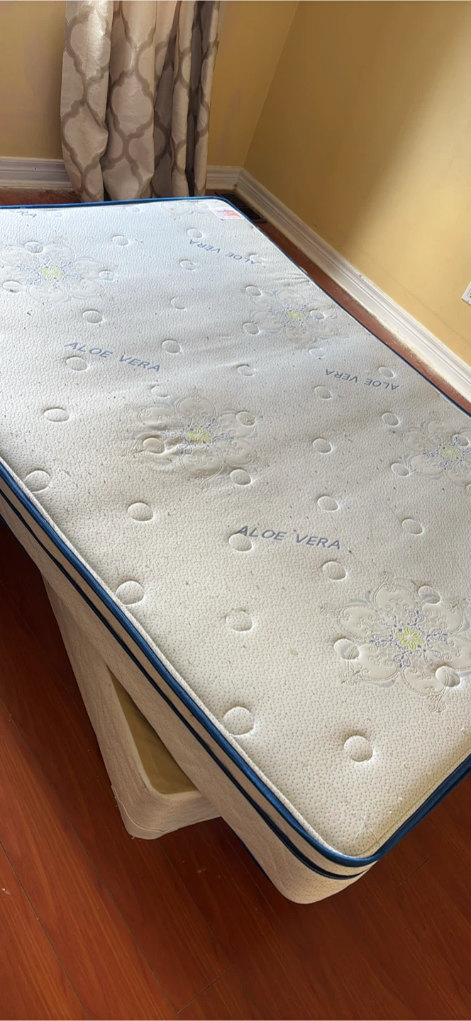 Free Single and Twin Mattress - good condition - photo 5