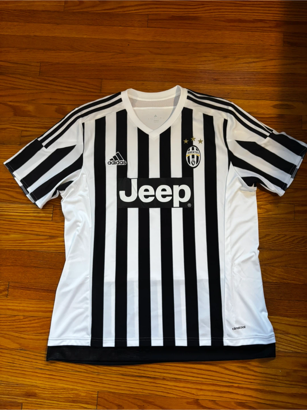 Adidas Juventus 2015-16 home jersey - size XL