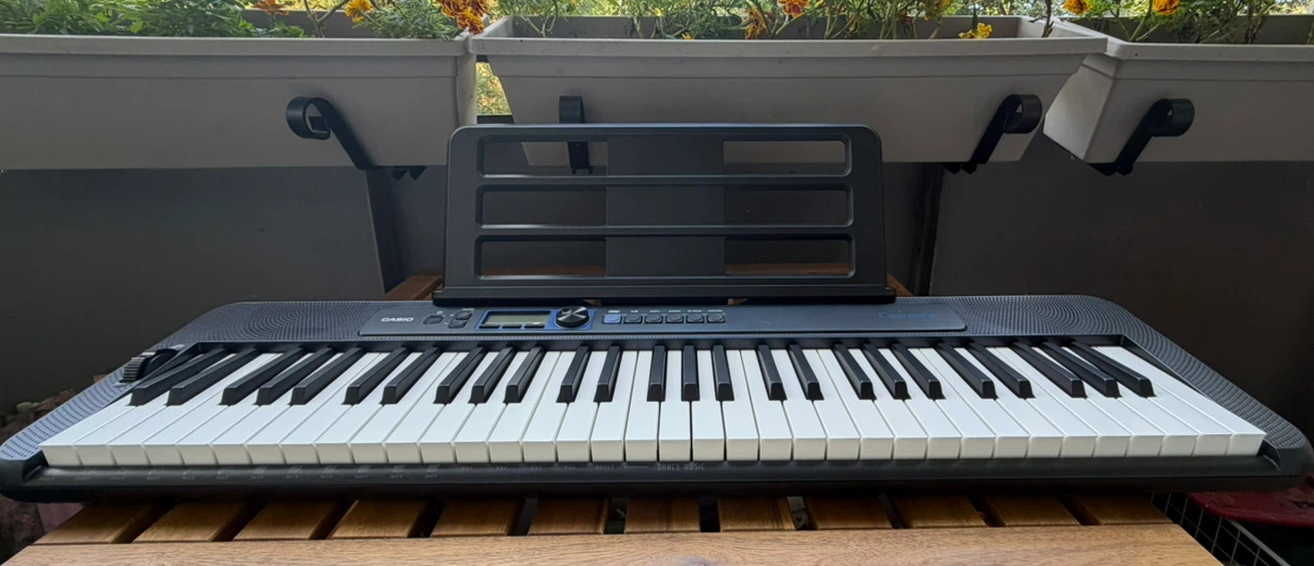 CASIO CT-S300 Like New - photo 2