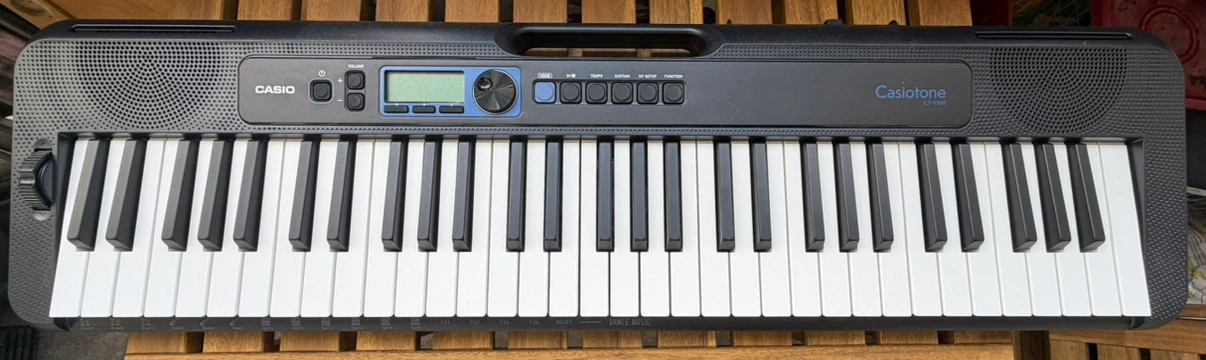CASIO CT-S300 Like New - photo 3