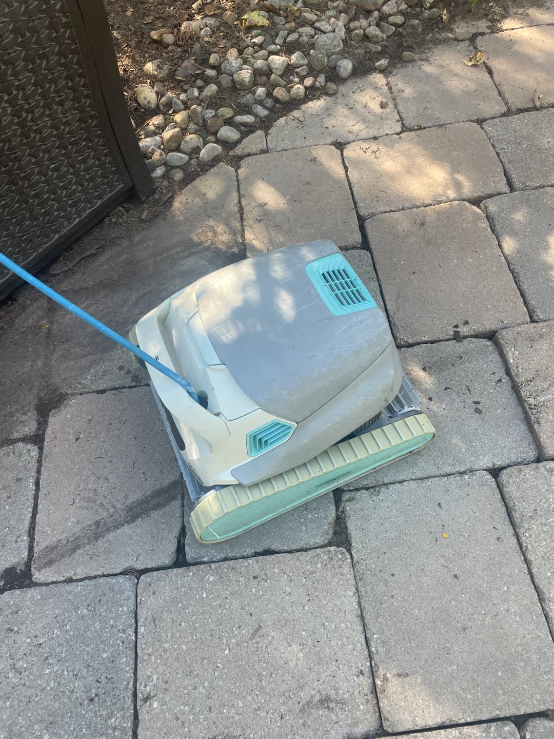 Dolphin Active 30i Robotic Pool Cleaner - photo 2