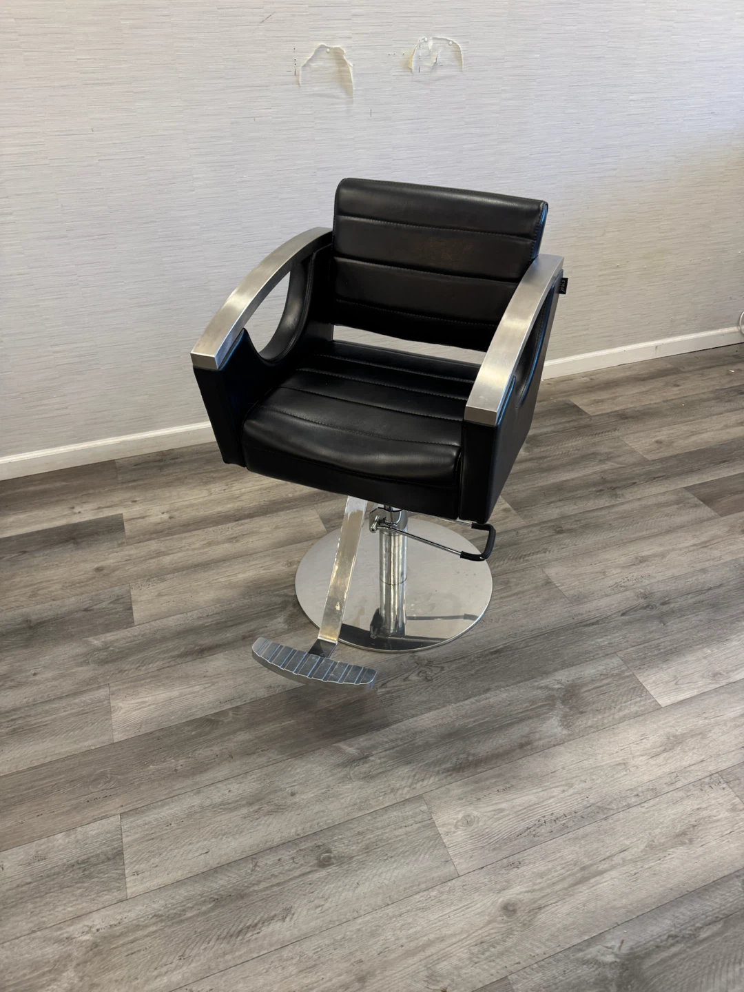 Professional Black Salon Chair
