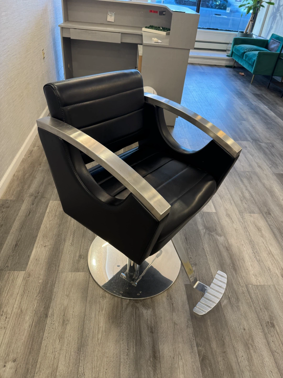 Professional Black Salon Chair - photo 2