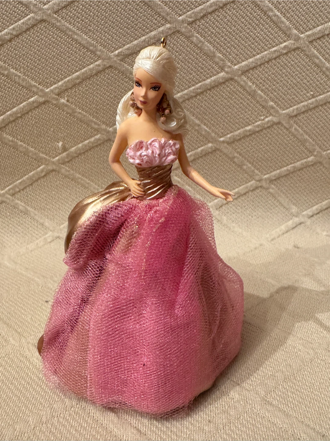 Hallmark Keepsake Celebration Barbie 2009 Ornament - photo 2