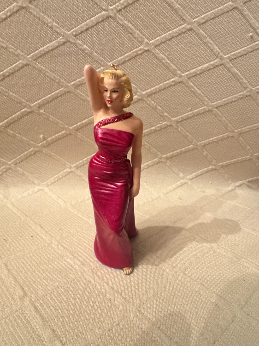 Hallmark Keepsake Marilyn Monroe Ornament - photo 2