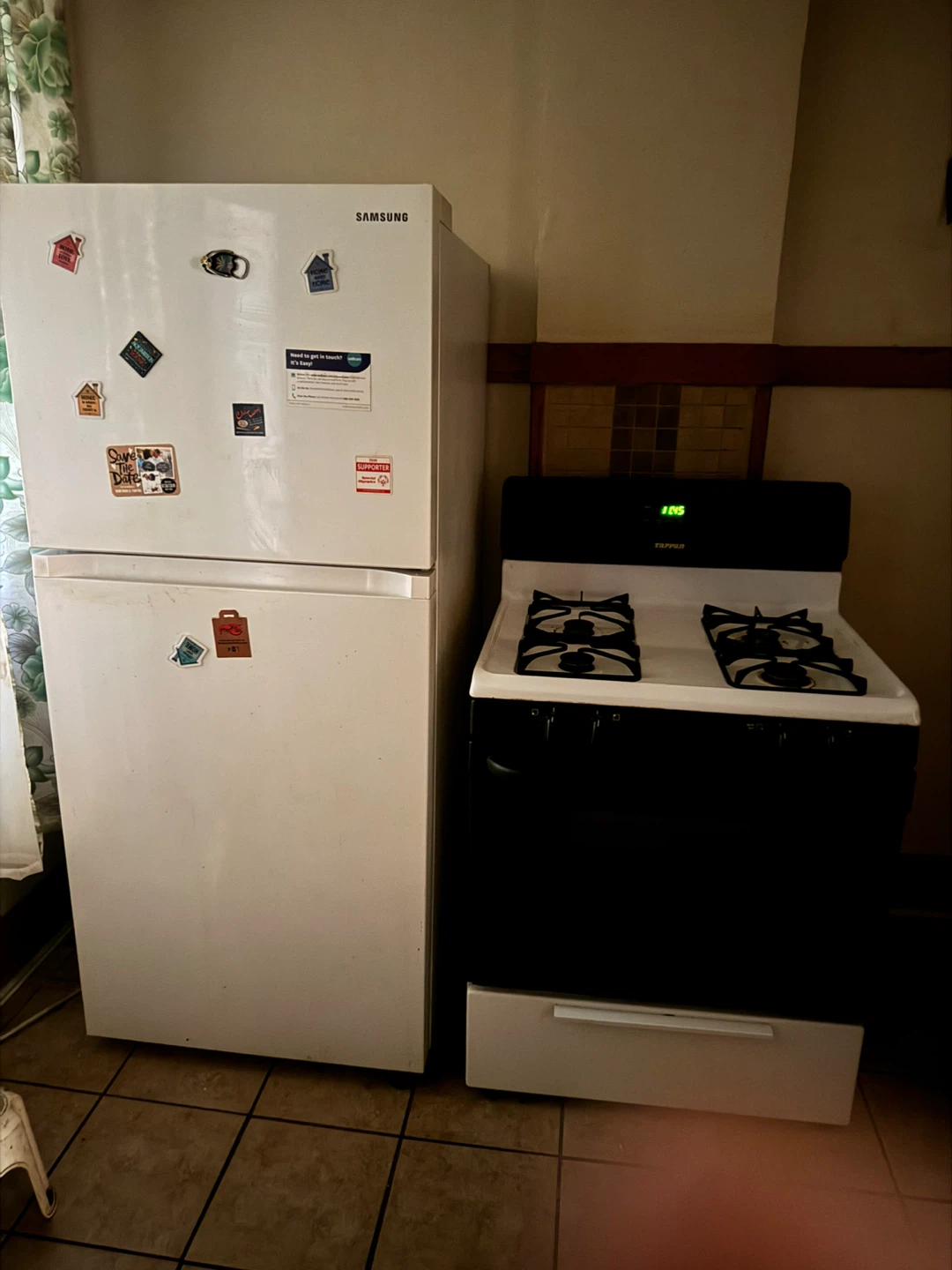 Samsung White Top-Freezer Refrigerator