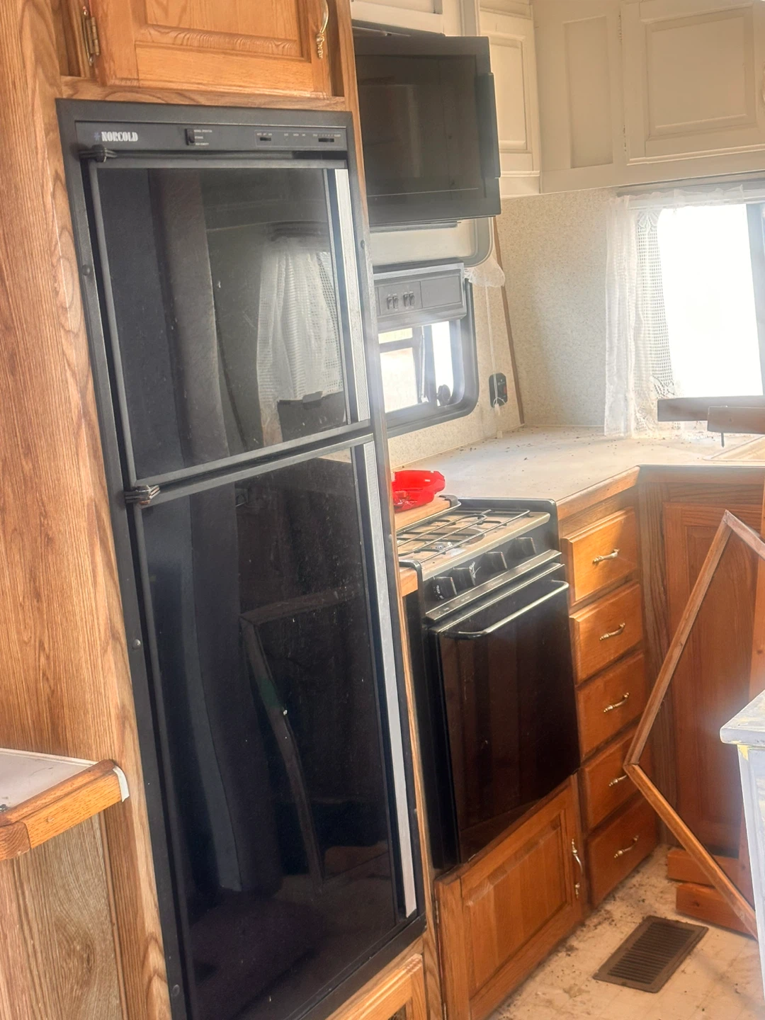 Sierra by Cobra fifth wheel trailer - photo 5