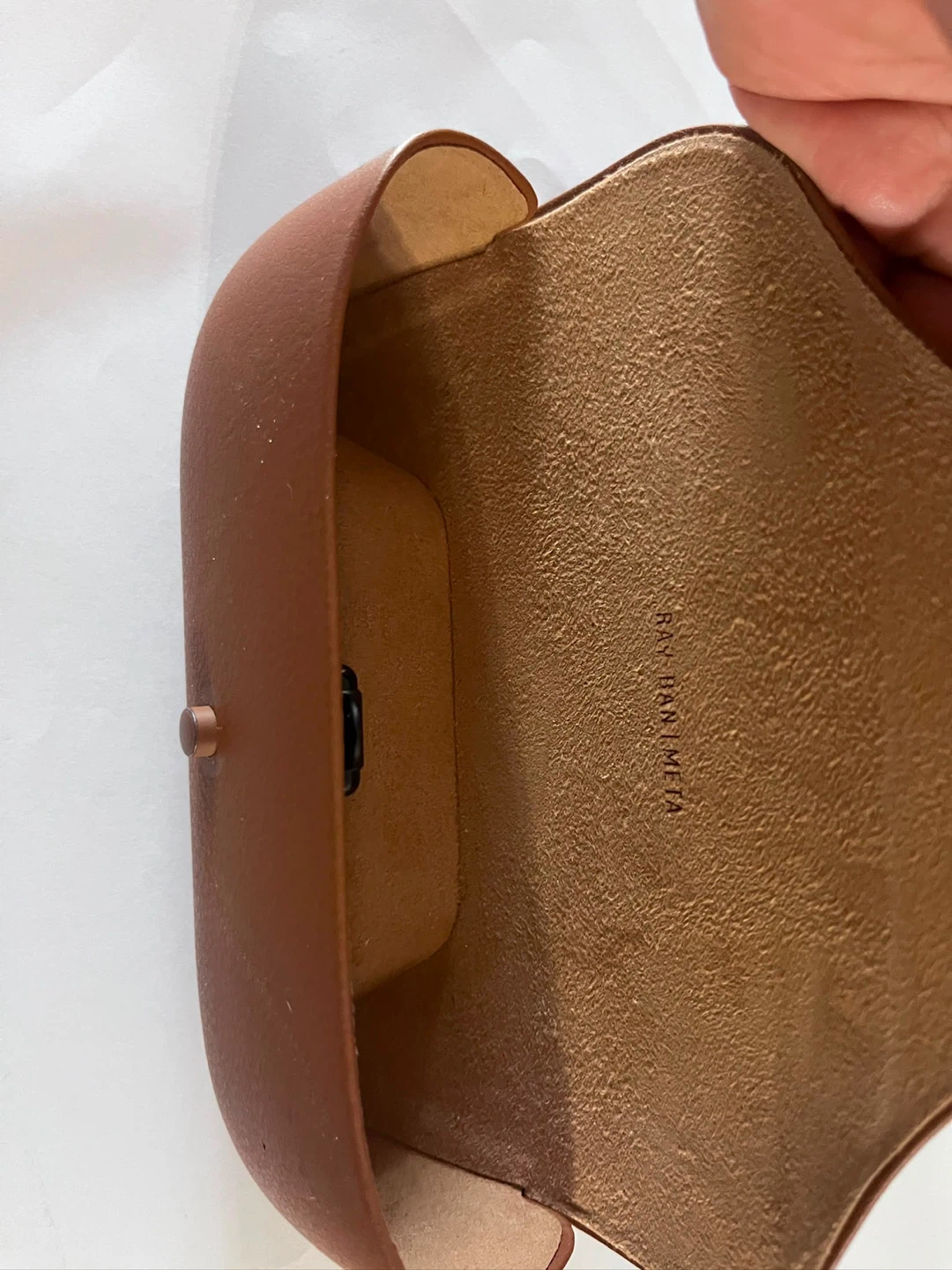 Ray-Ban Meta Charging Case - photo 4