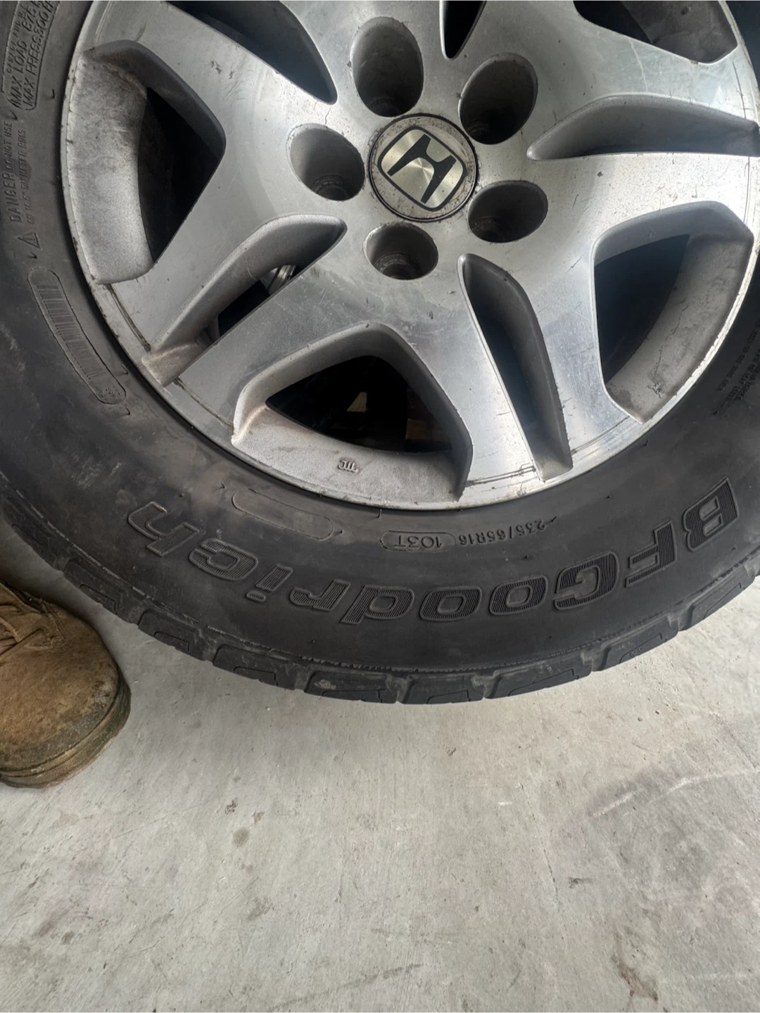 Set of 4 BFGoodrich Advantage T/A Tires on Honda Rims - photo 4