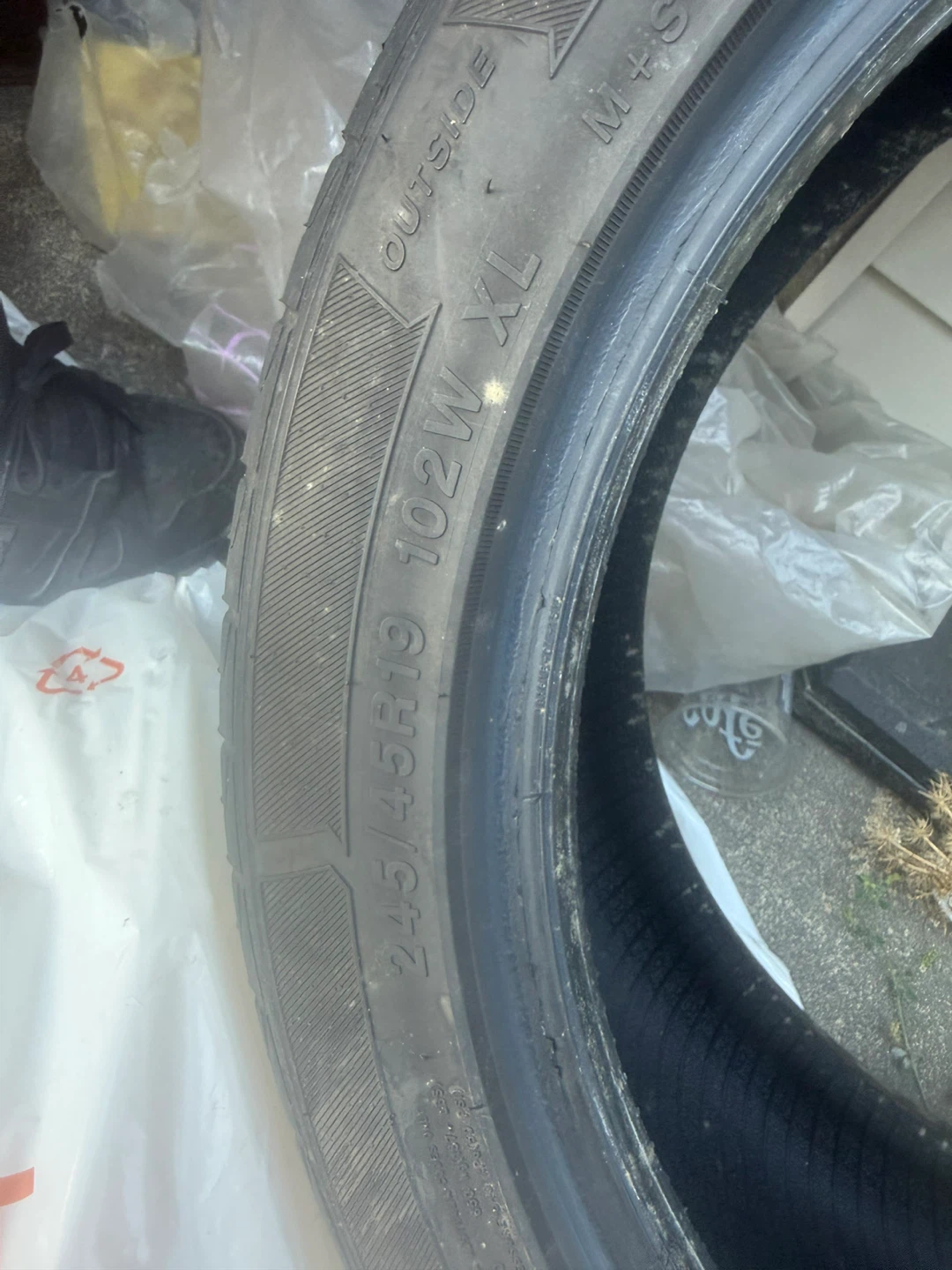 Rock 525 All-Season Tire 245/45R19