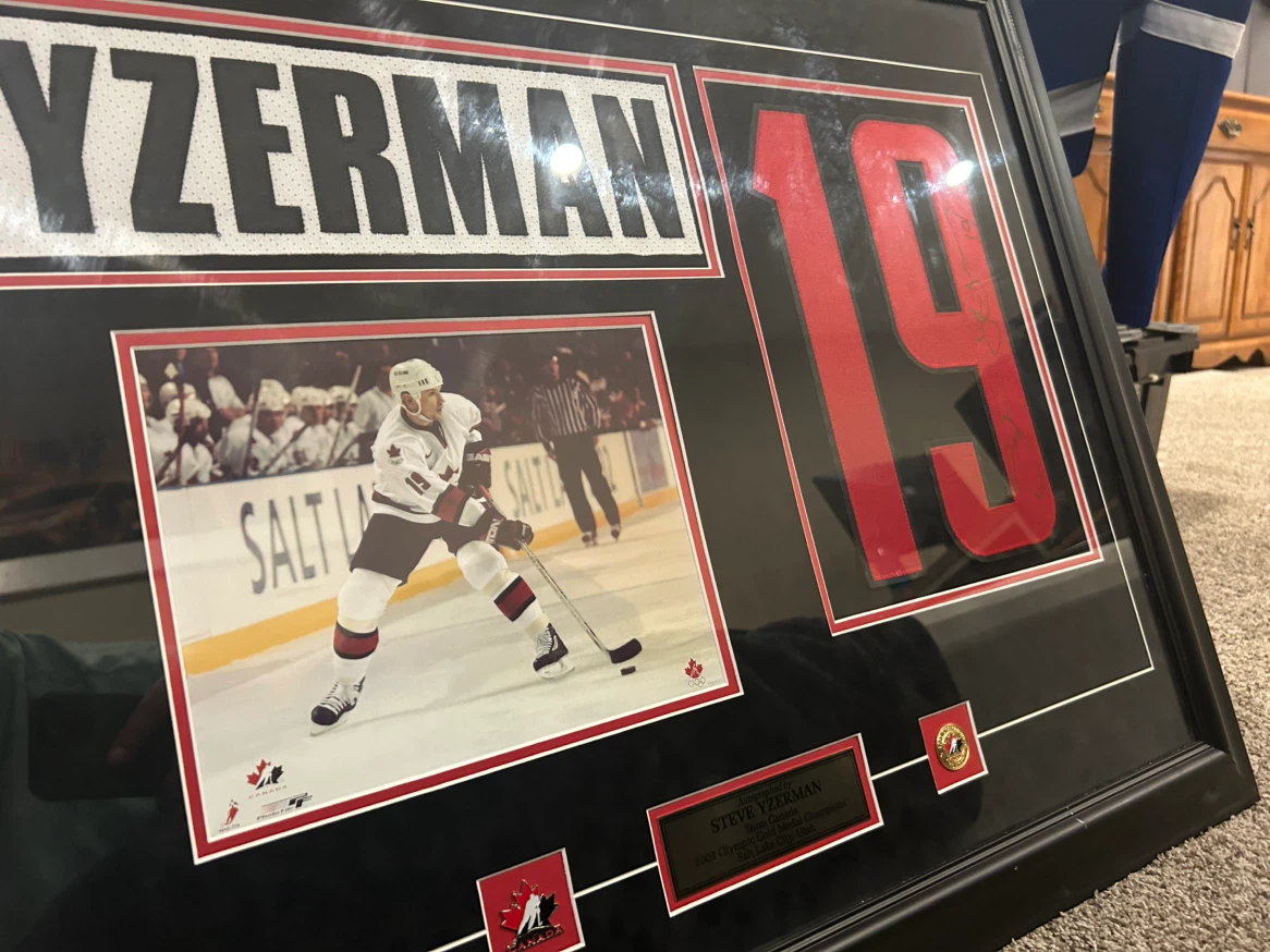 Steve Yzerman Signed Team Canada Framed Memorabilia - photo 3