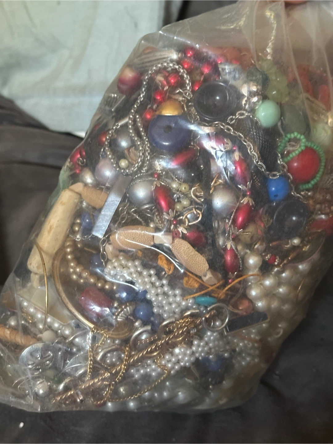 3.8 pounds of crafting costume vintage jewelry - photo 2
