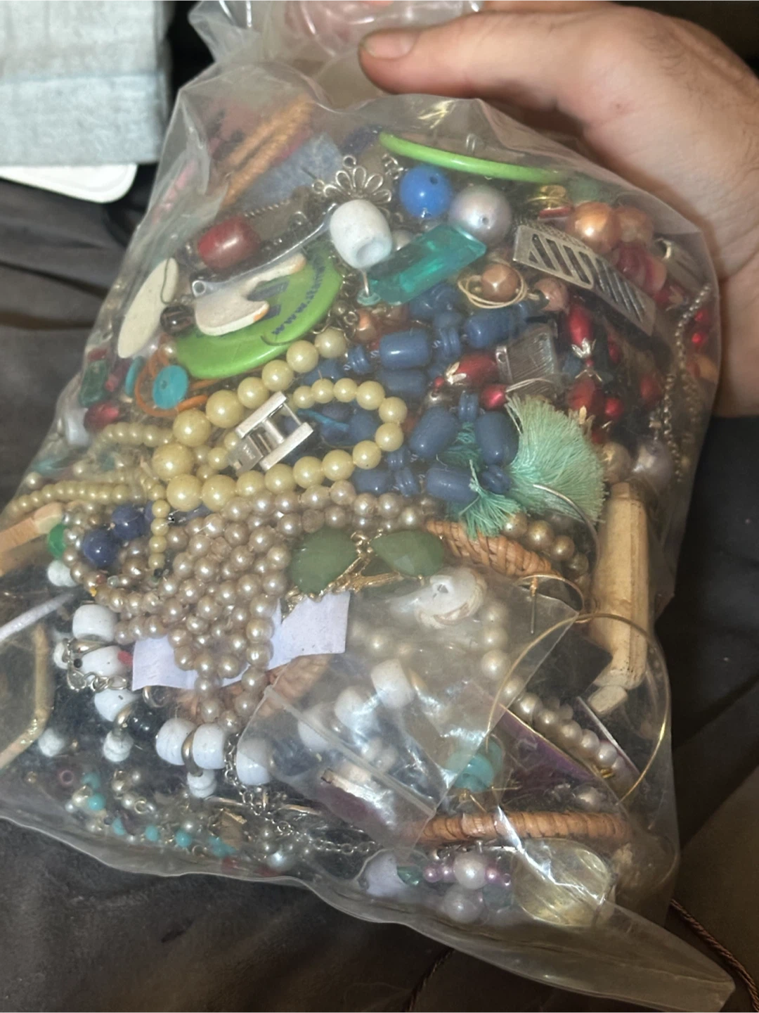 3.8 pounds of crafting costume vintage jewelry - photo 3