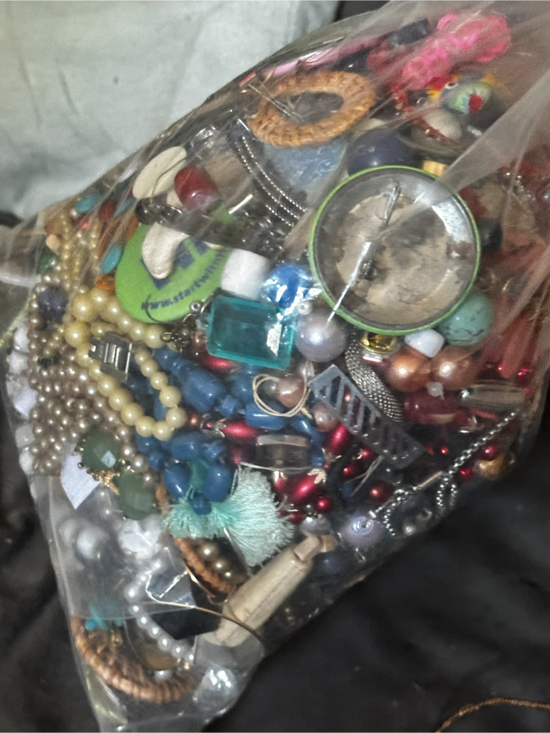 3.8 pounds of crafting costume vintage jewelry - photo 4