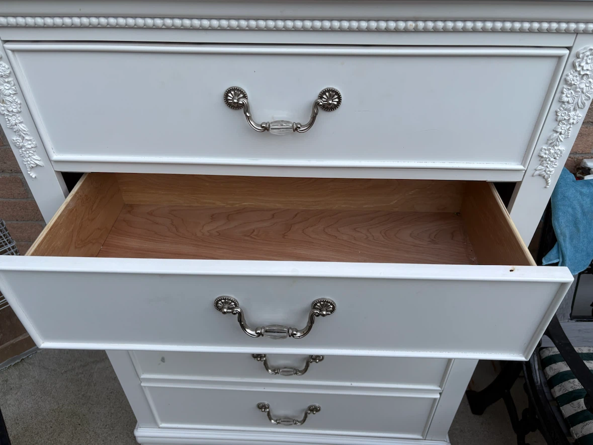 White Five-Drawer Dresser - photo 3
