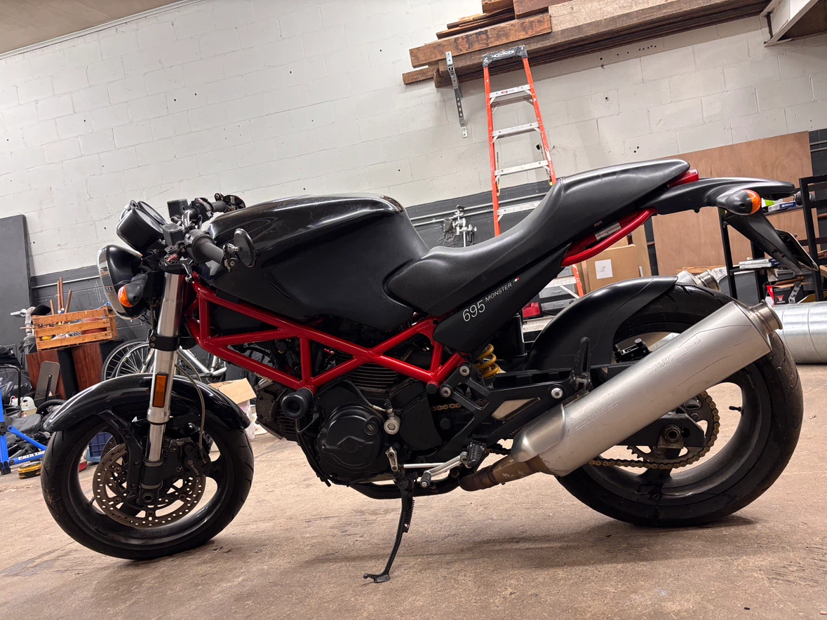 Ducati Monster 695 Motorcycle 2007 - photo 2