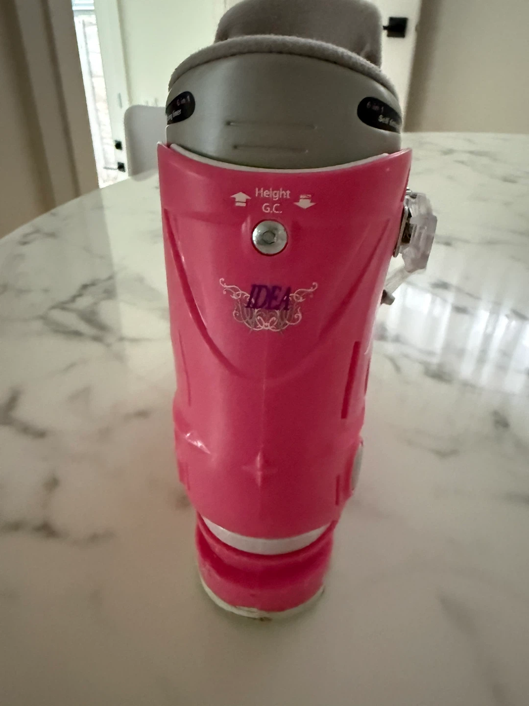 Girl’s ski boots