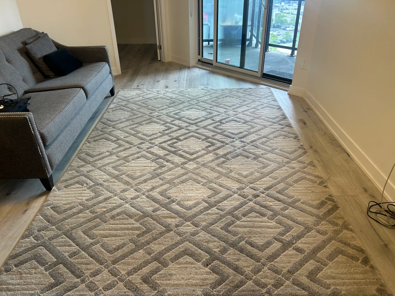 Large Geometric Pattern Area Rug 9.5 L x 6.5 W
