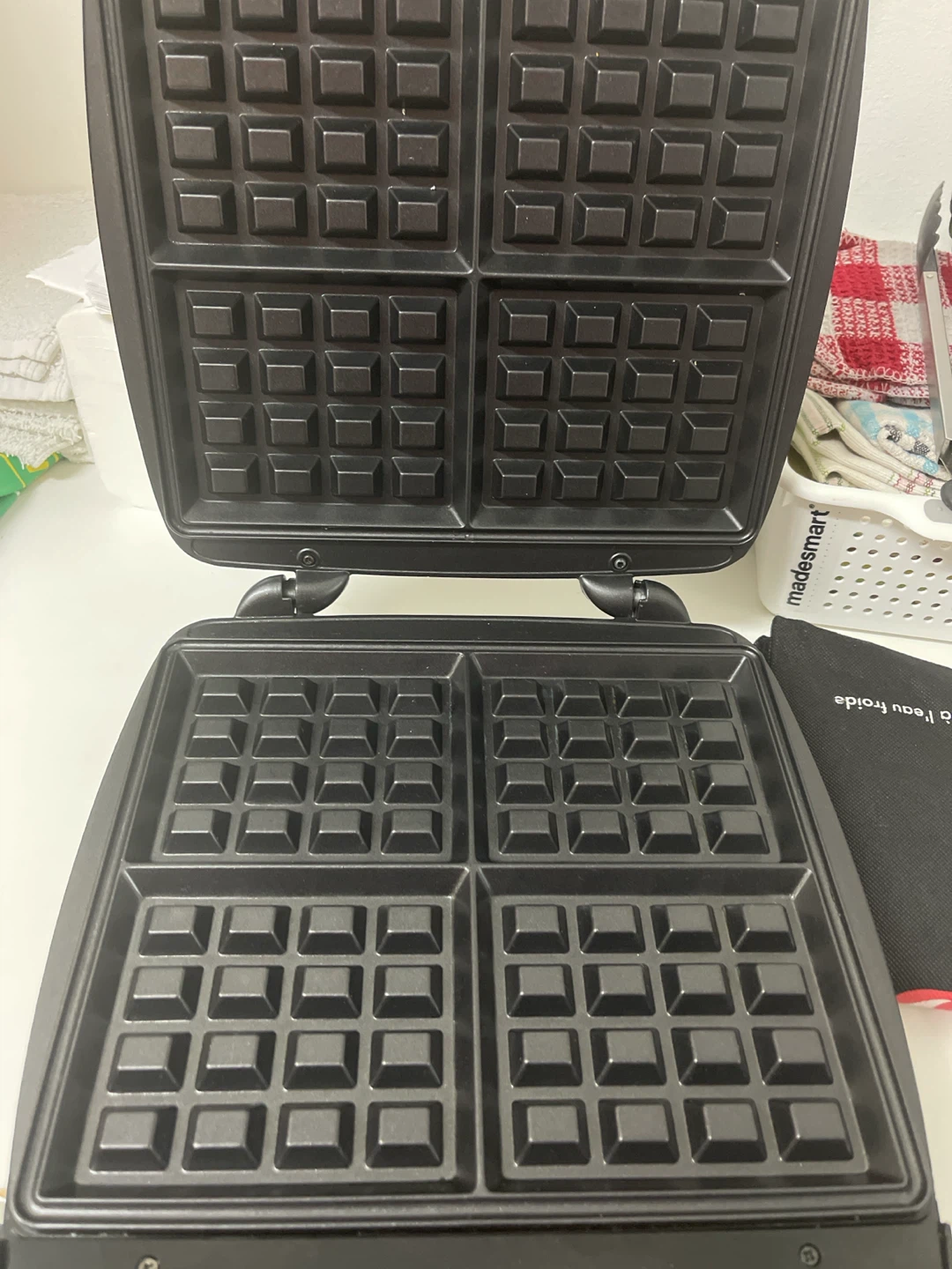 Hamilton Beach 4-Slice Waffle Maker