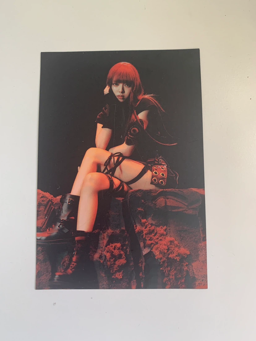Itzy Yuna born to be postcard