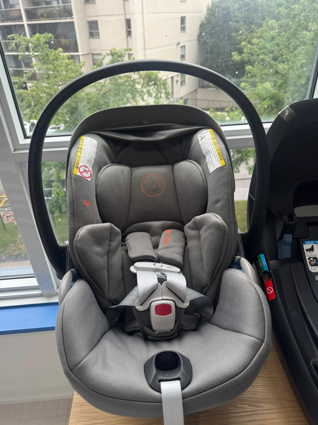 CYBEX Cloud G Lux Car Seat + Load Leg Base & Stroller Adapters - photo 2