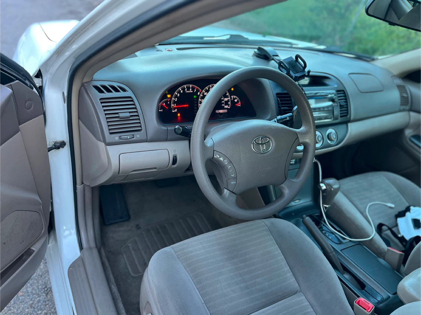 White Toyota Camry - photo 3