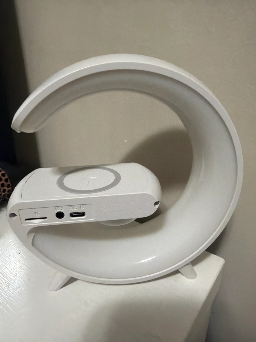 G-Shaped LED Lamp with Wireless Charger - photo 3