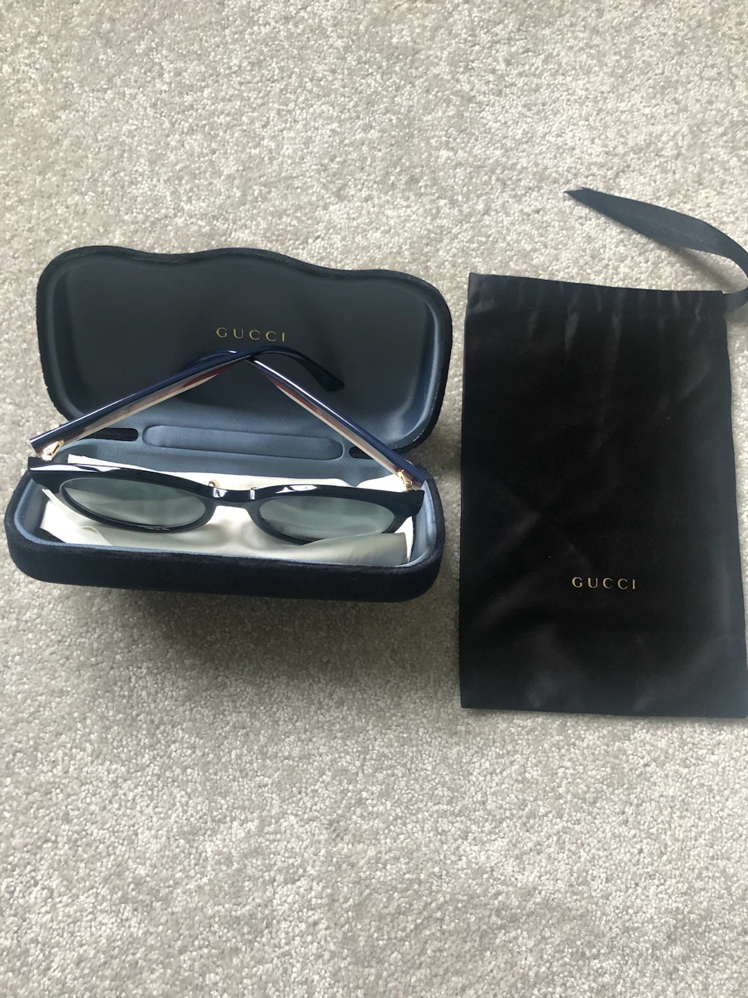 GUCCI Black Sunglasses with Case and Pouch - photo 3