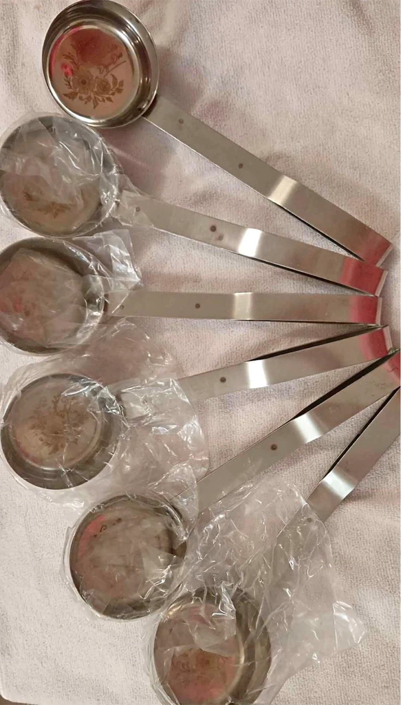 Stainless steel tea pourer
